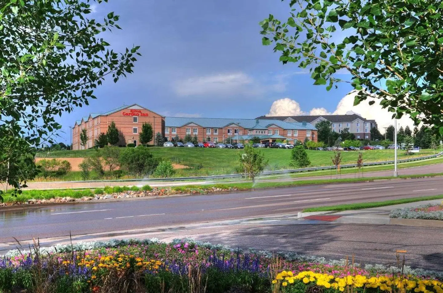Hilton Garden Inn Colorado Springs EXTERIOR