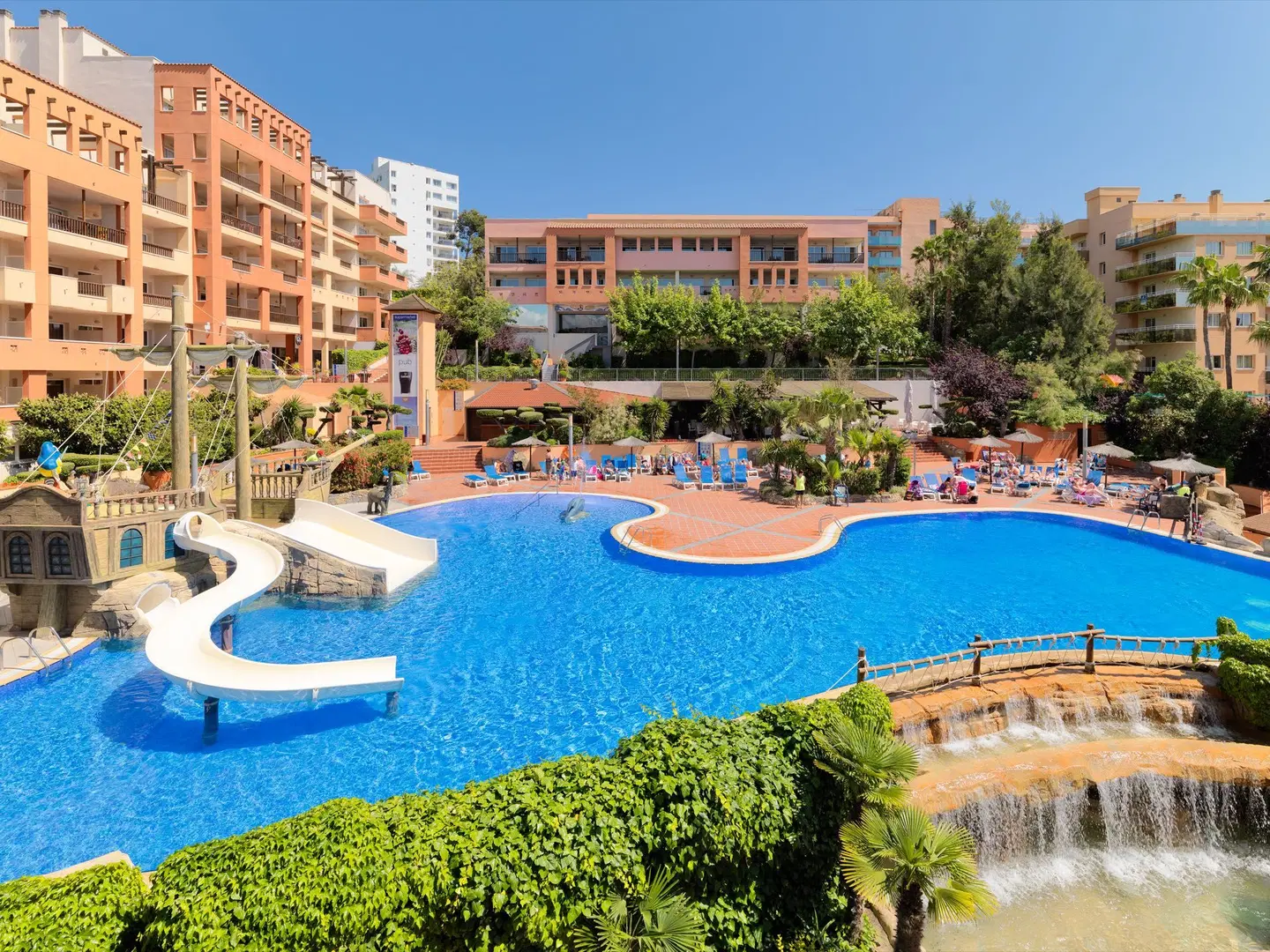 H10 Mediterranean Village OUTDOOR_POOL