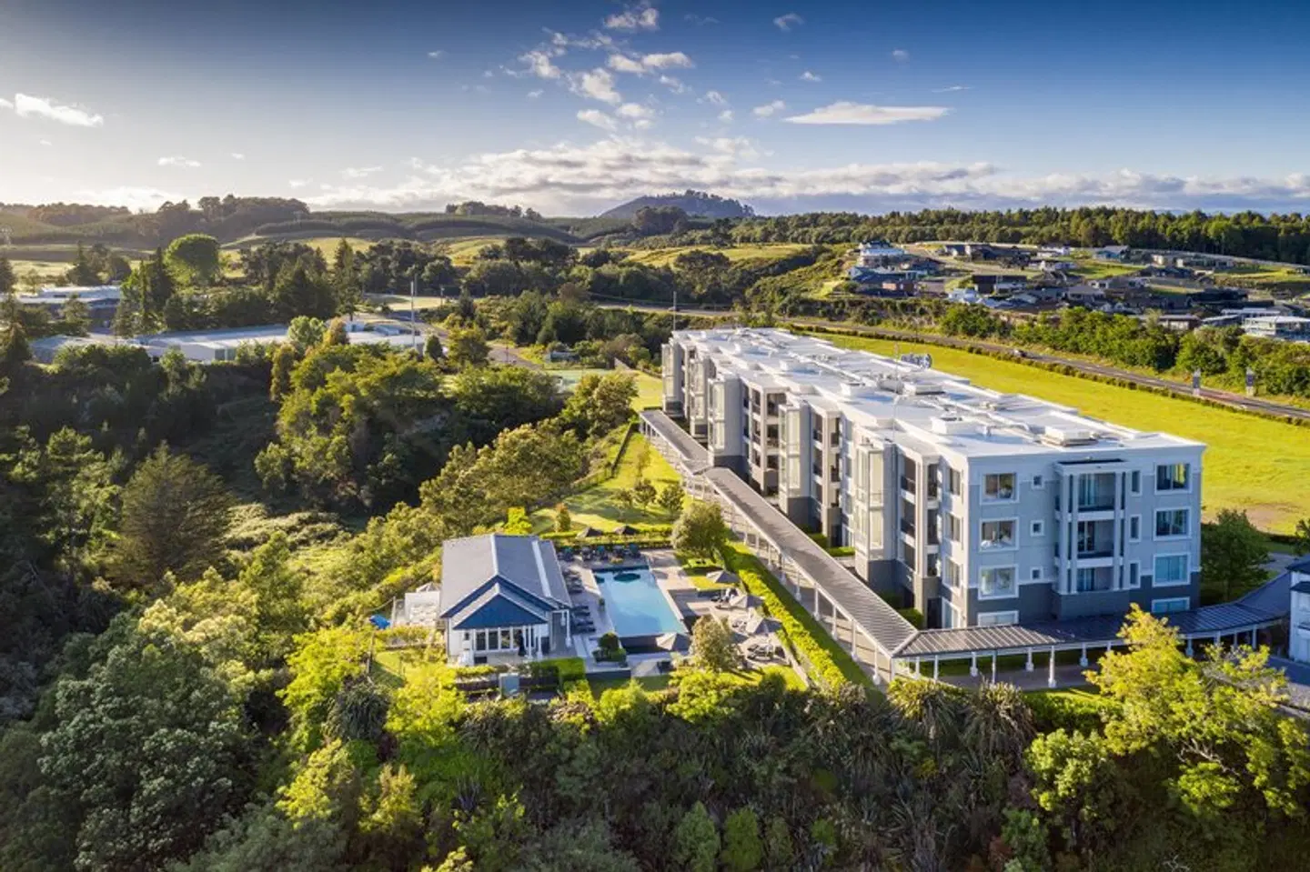 Hilton Lake Taupo EXTERIOR