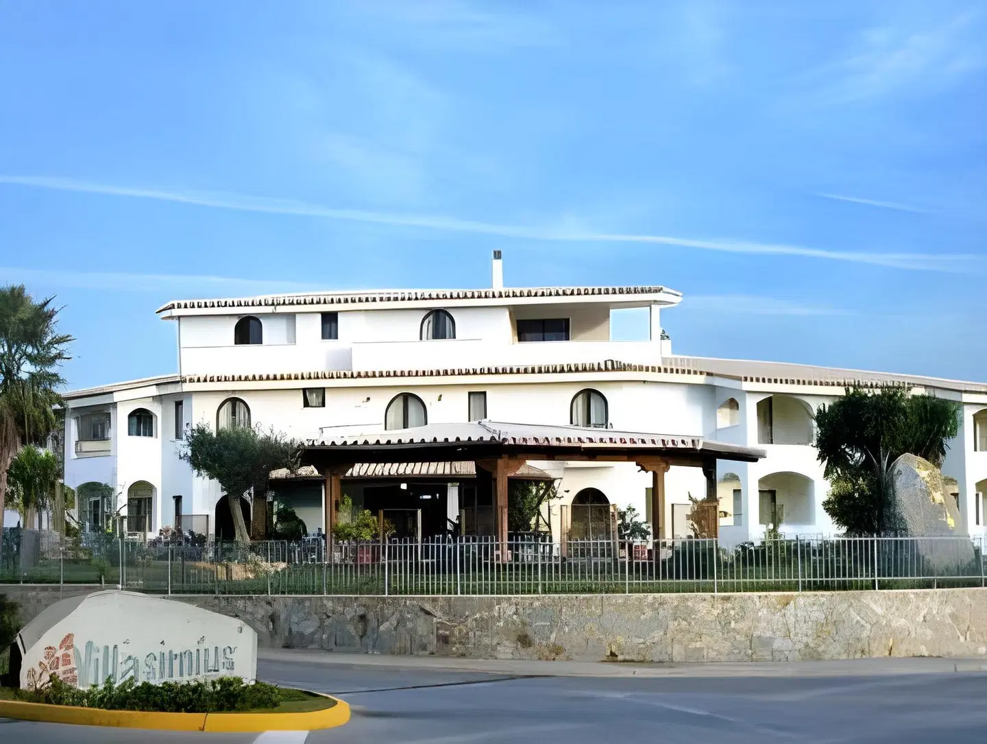Raffael EXTERIOR