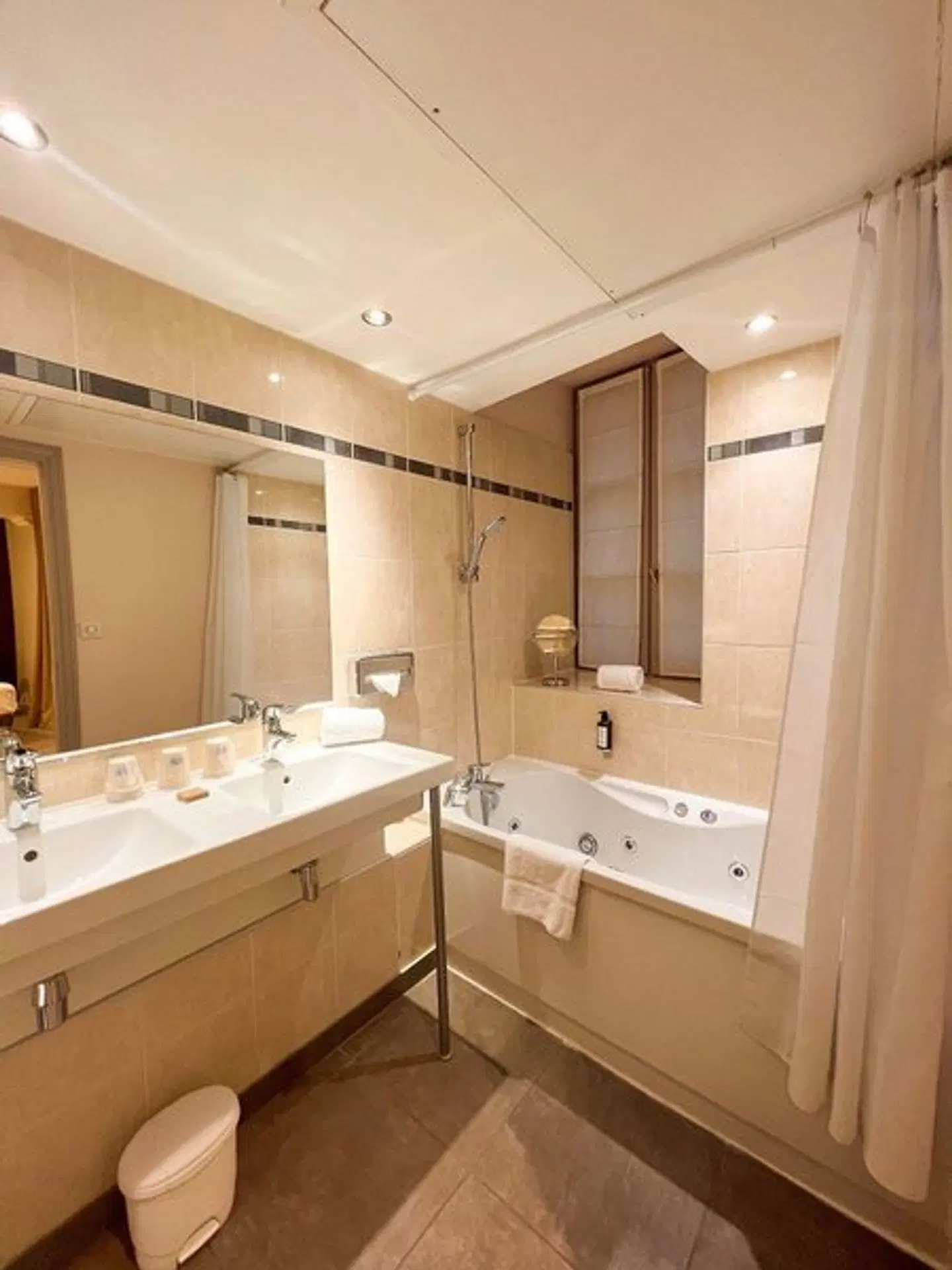 Le Phenix Badezimmer