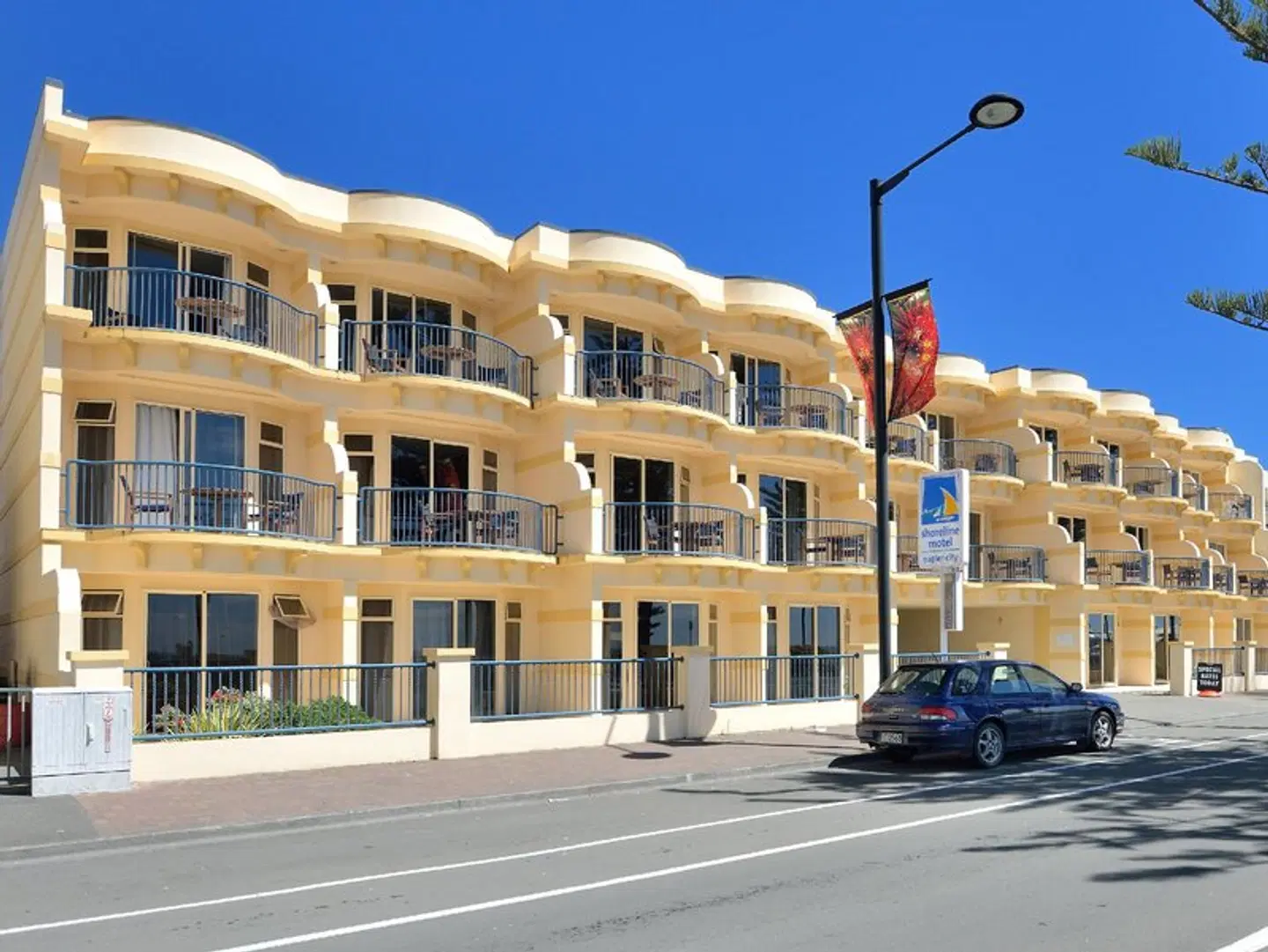 Shoreline Motel EXTERIOR
