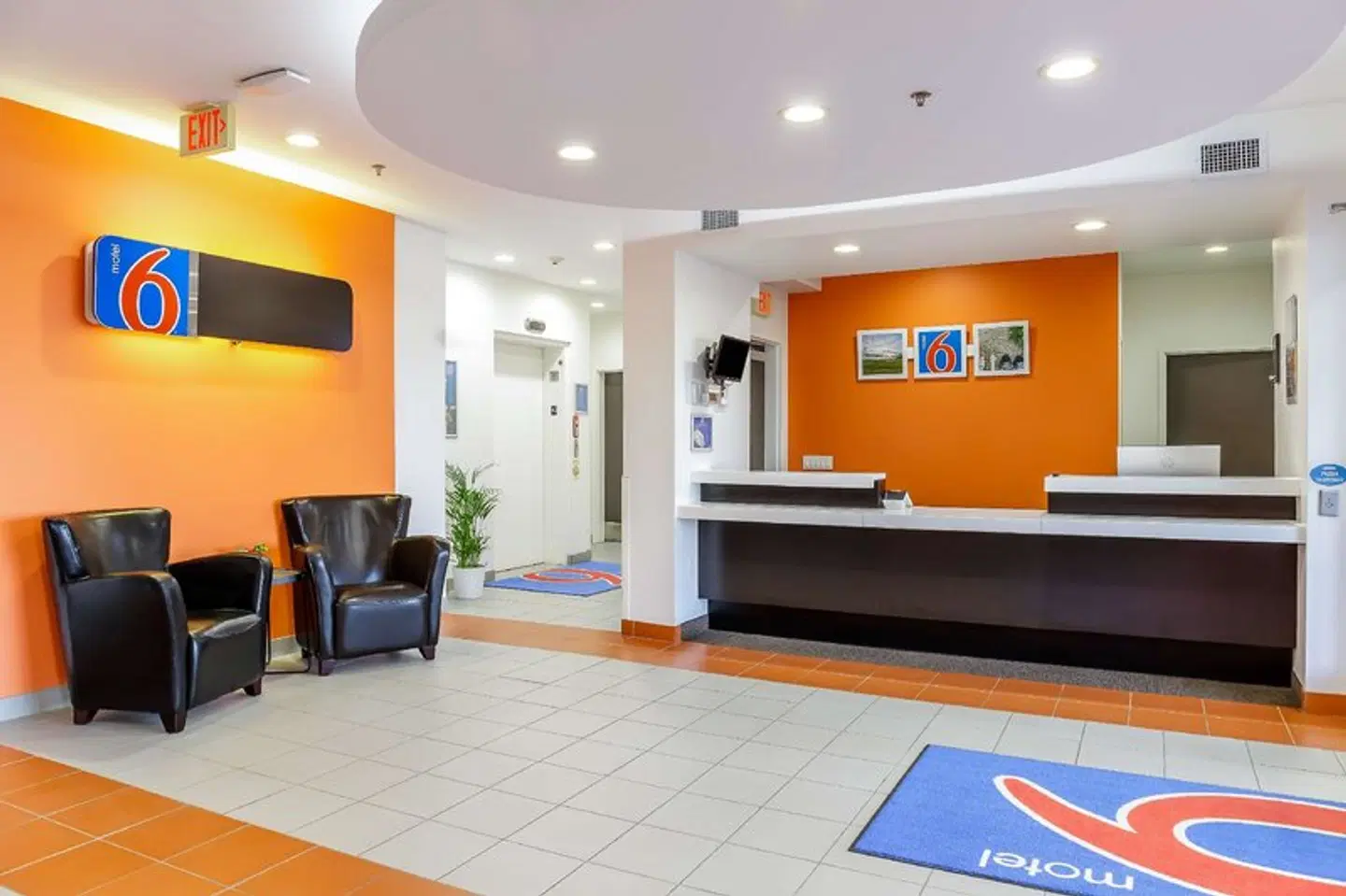 Motel 6 Swift Current, SK LOUNGE_LOBBY