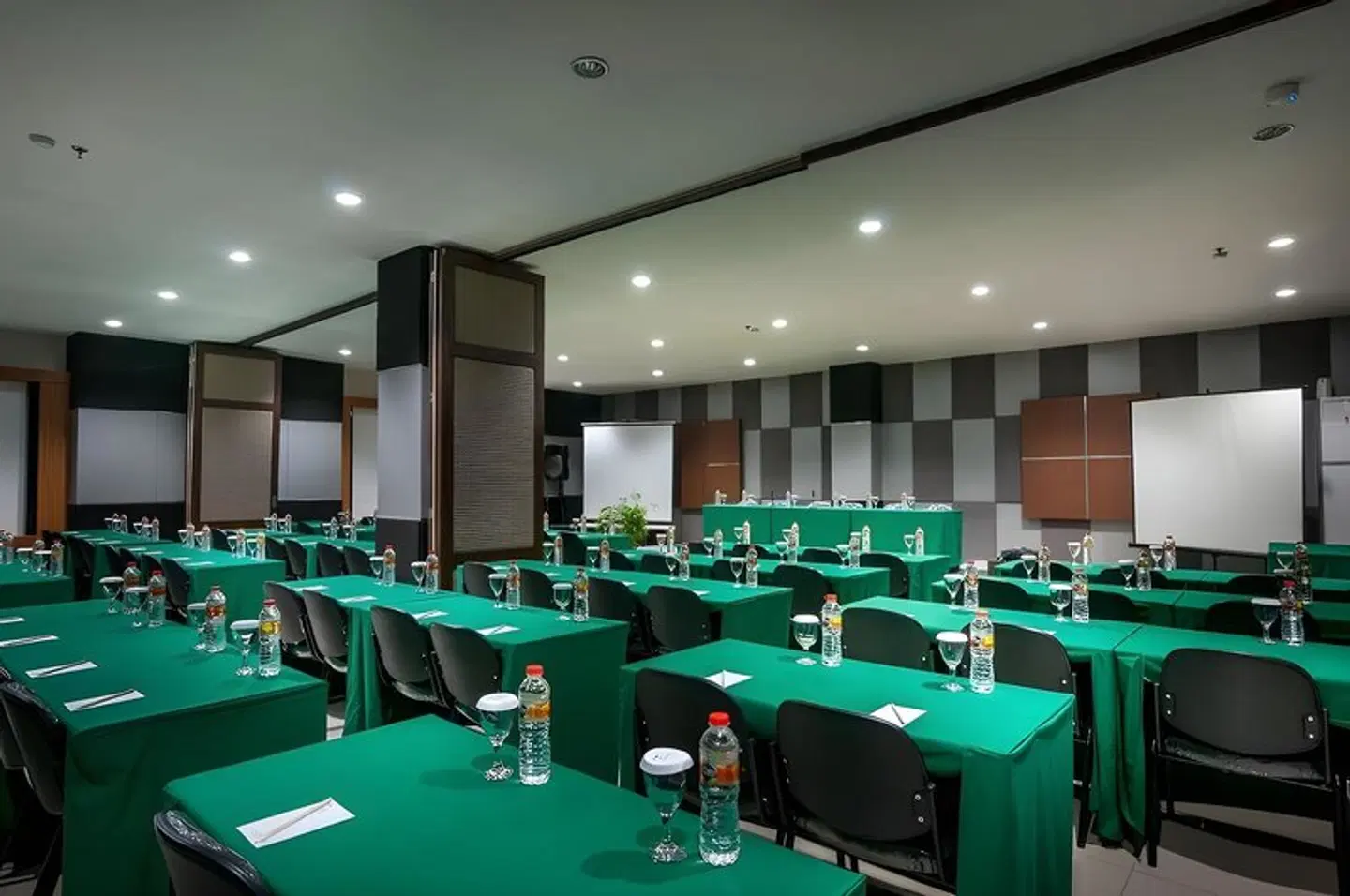 Tree Hotel Makassar Konferenz