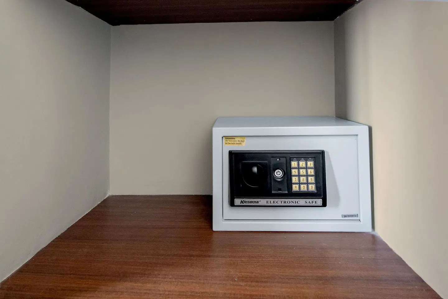 Tree Hotel Makassar ROOM_EXAMPLE