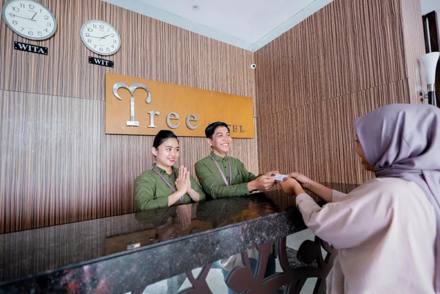 Tree Hotel Makassar PEOPLE
