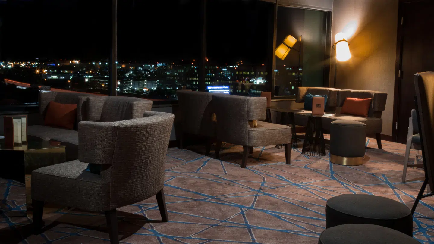 Holiday Inn Long Beach Airport by IHG Bar