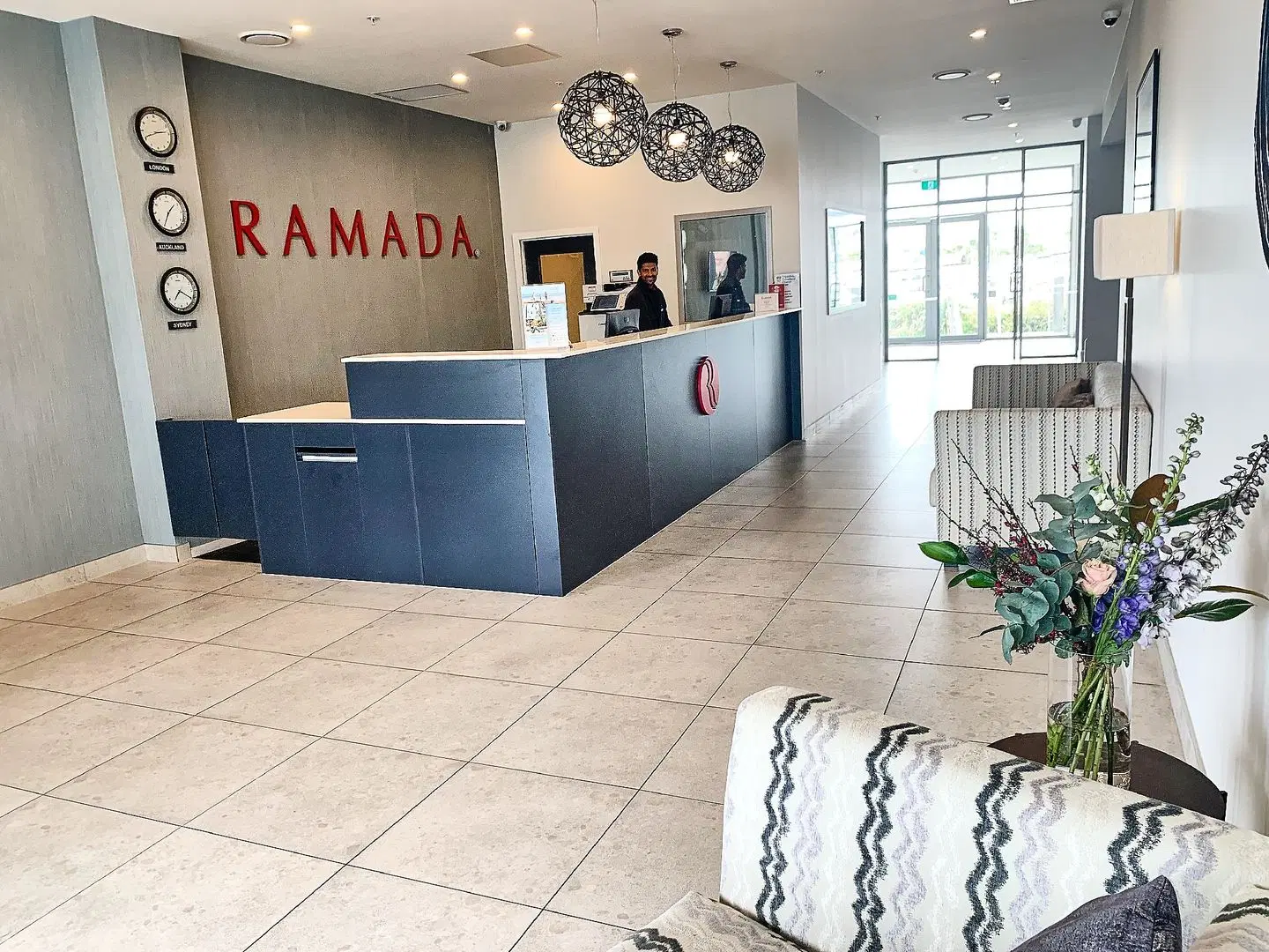 RAMADA SUITES ALBANY LOUNGE_LOBBY