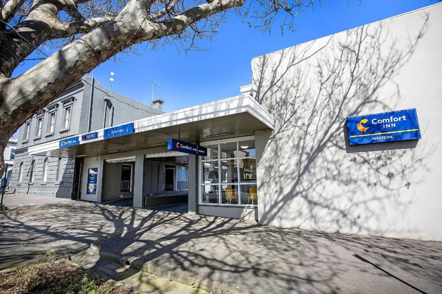 Comfort Inn Western EXTERIOR