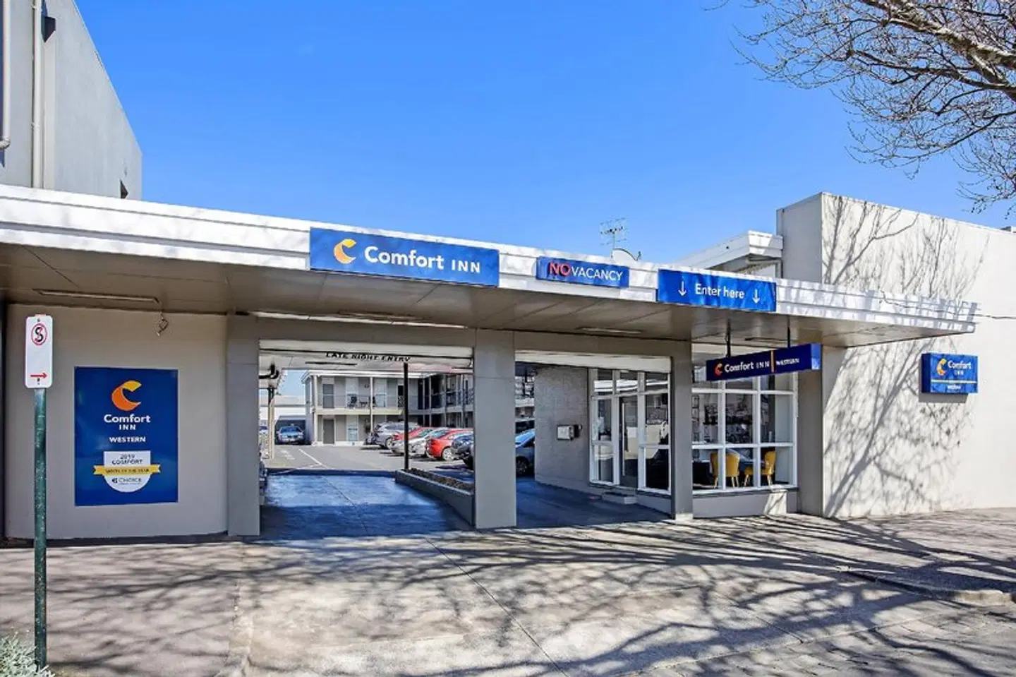 Comfort Inn Western EXTERIOR