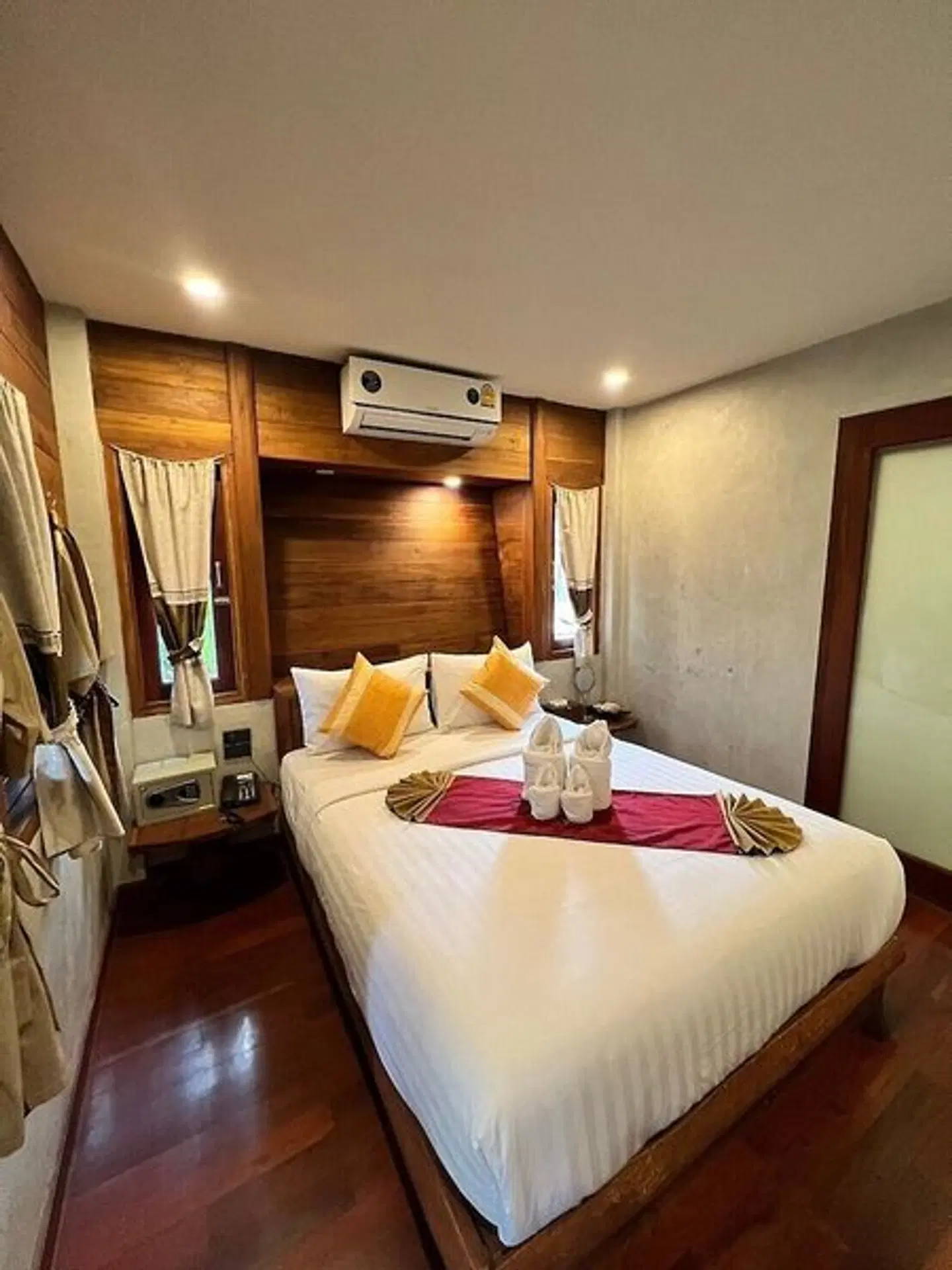 Yotaka Pai ROOM_EXAMPLE