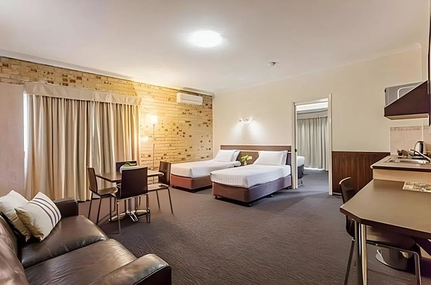 Highlander Motor Inn ROOM_EXAMPLE