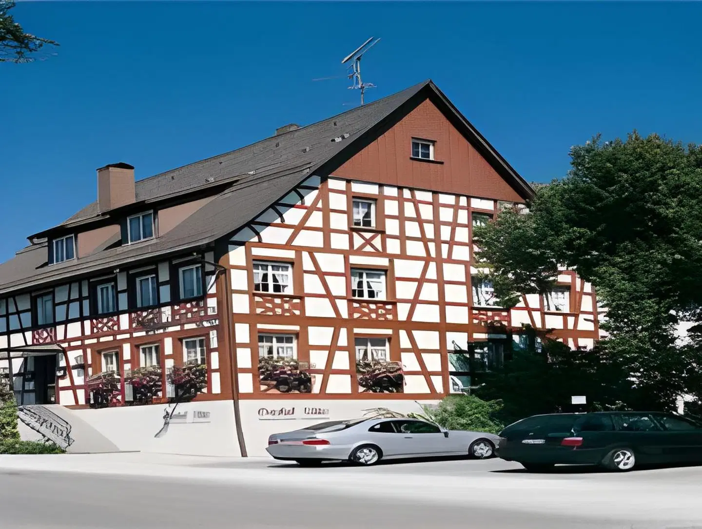 Adler EXTERIOR
