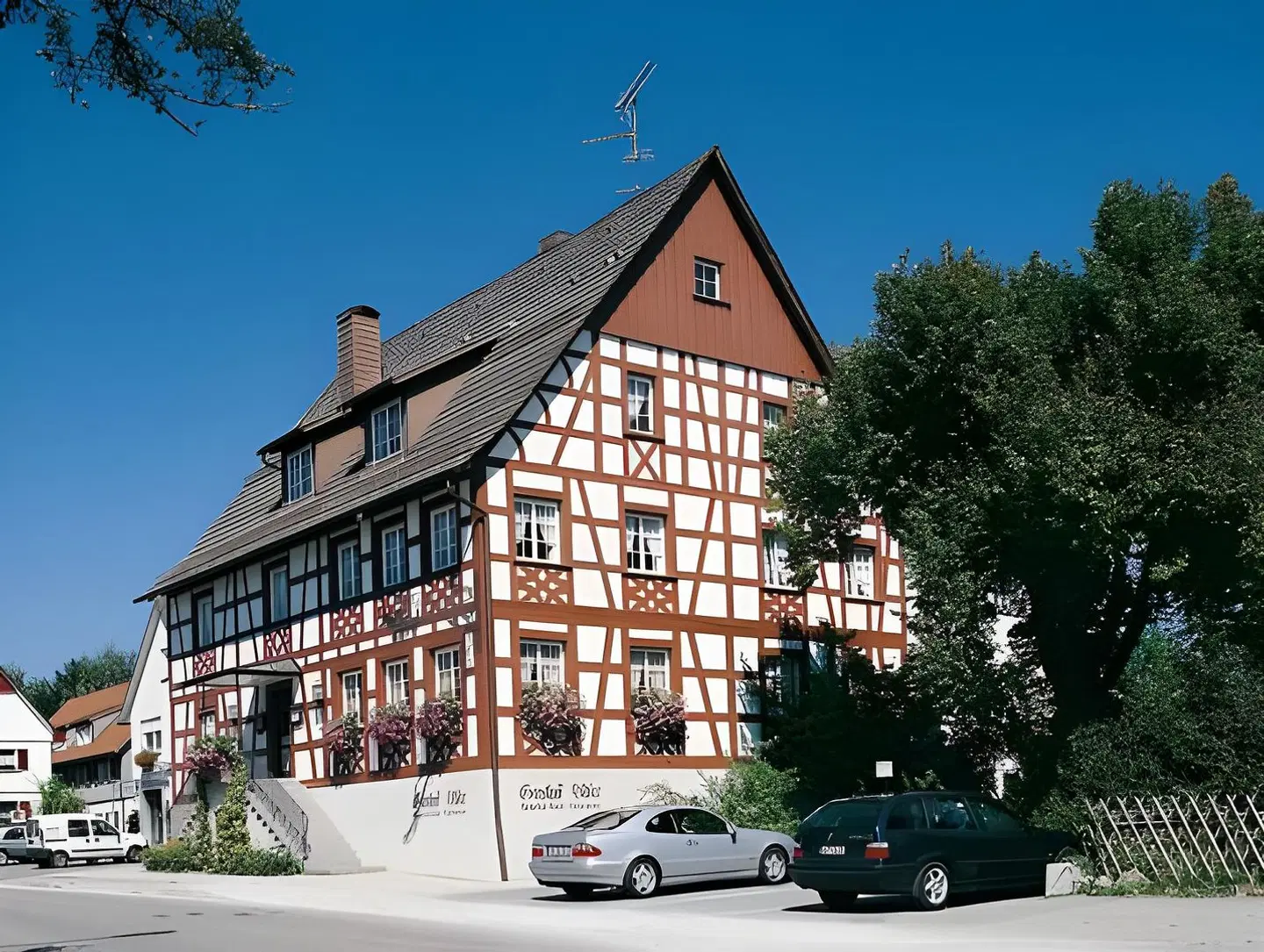 Adler EXTERIOR