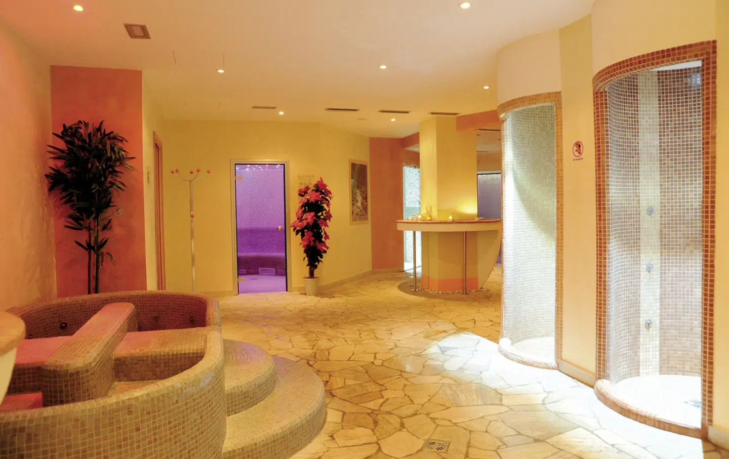 Italien Rundreise Südtirol - Gardasee 4* Hotels mit AI LOUNGE_LOBBY