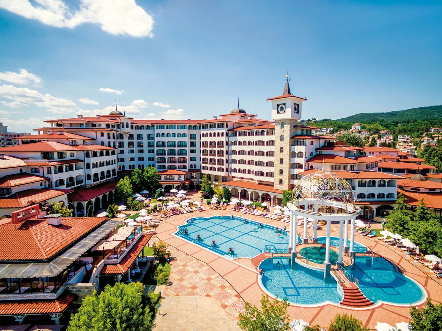 Helena Sands EXTERIOR