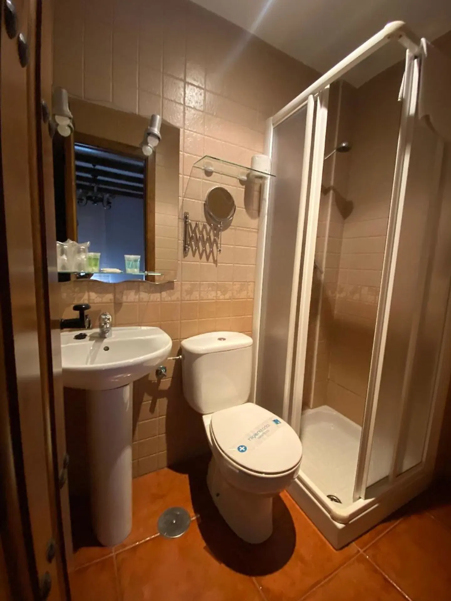 Hostal El Descanso del Emperador BATHROOM