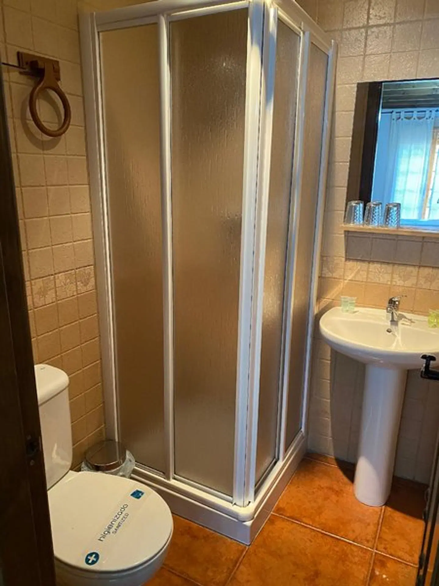 Hostal El Descanso del Emperador BATHROOM
