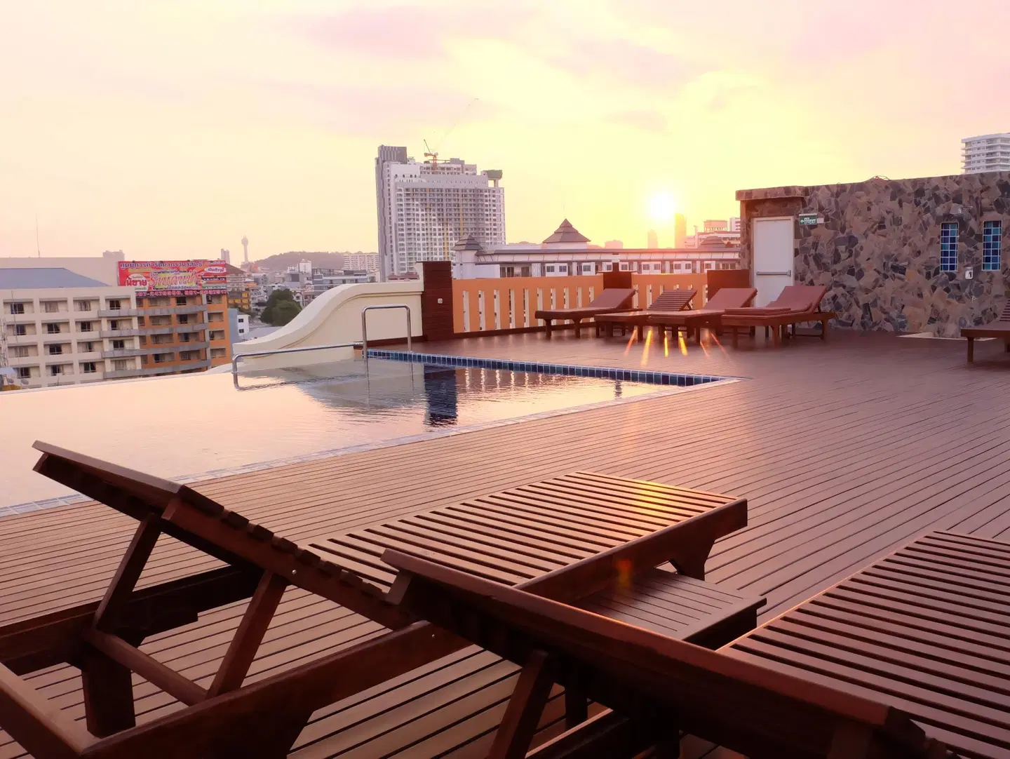 D Hotel Pattaya (SHA Plus+) OUTDOOR_POOL