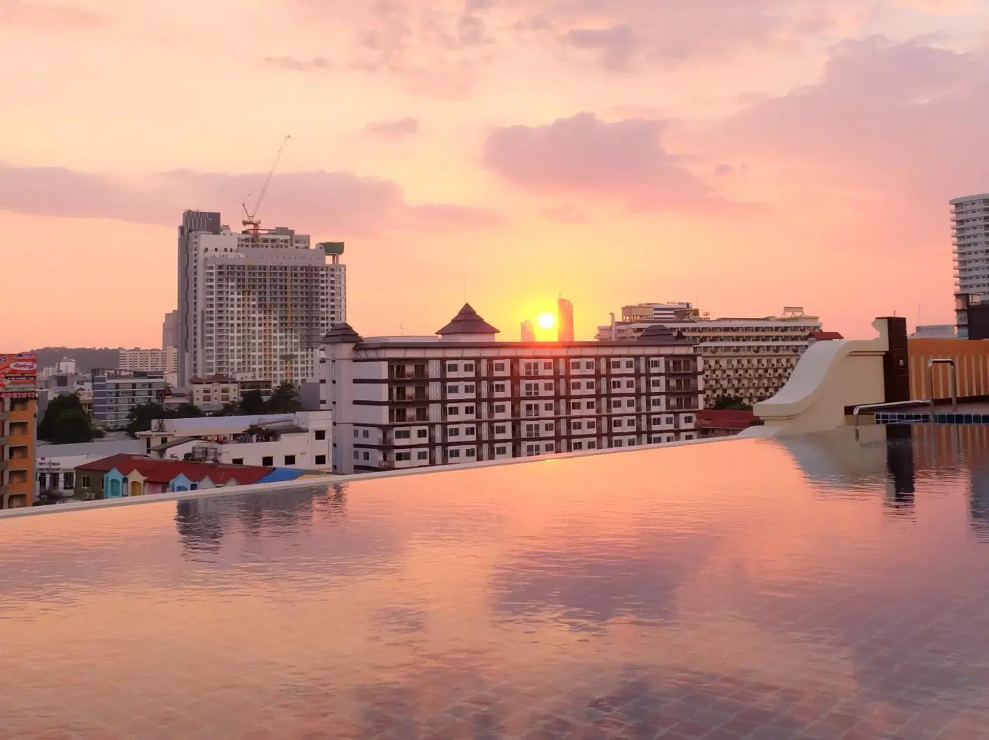 D Hotel Pattaya (SHA Plus+) EXTERIOR