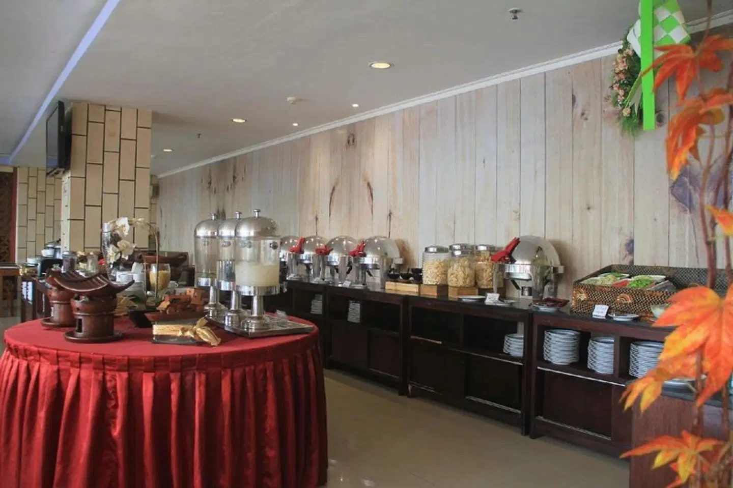 Quin Colombo Hotel Yogyakarta RESTAURANT