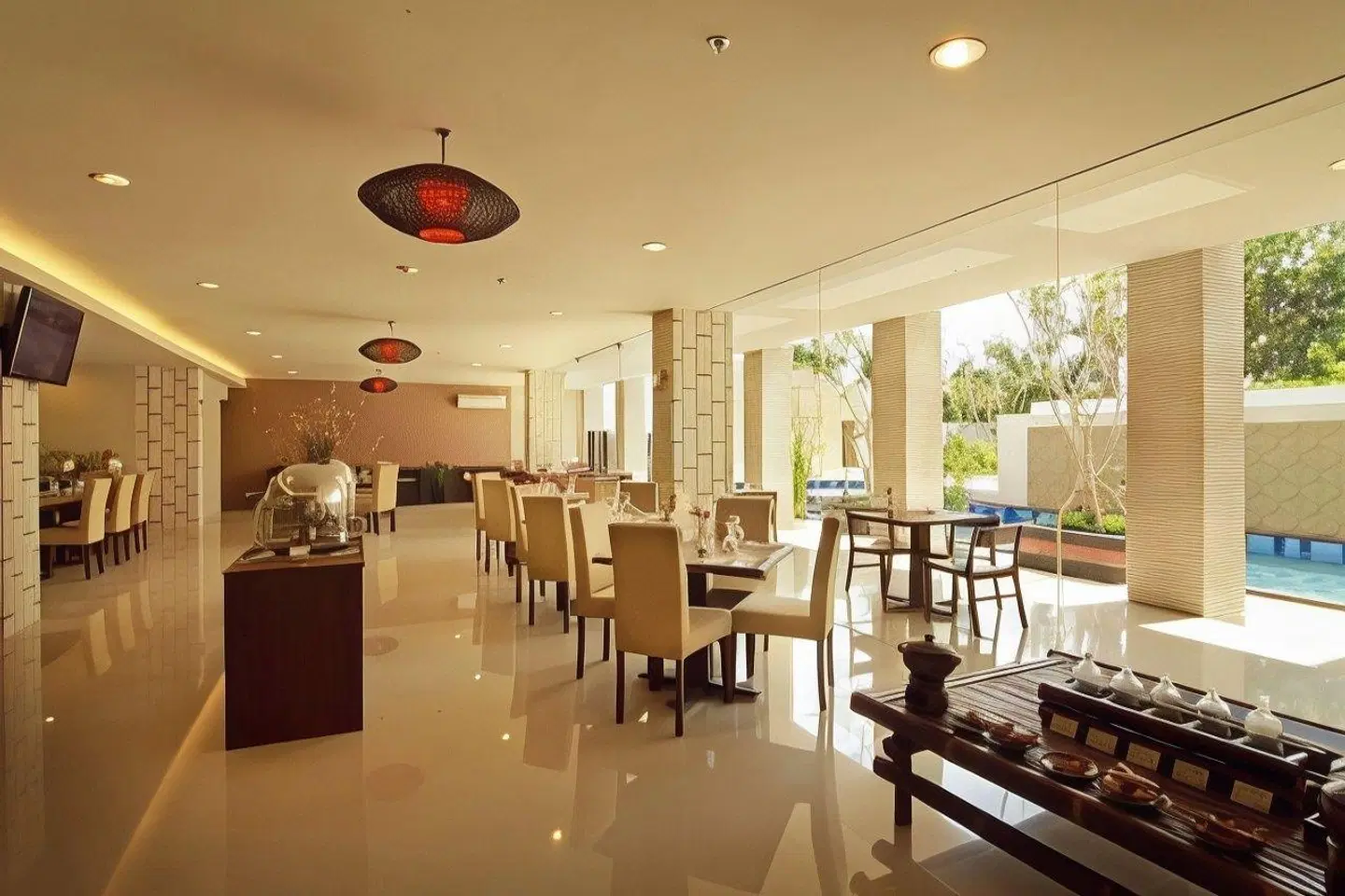 Quin Colombo Hotel Yogyakarta RESTAURANT