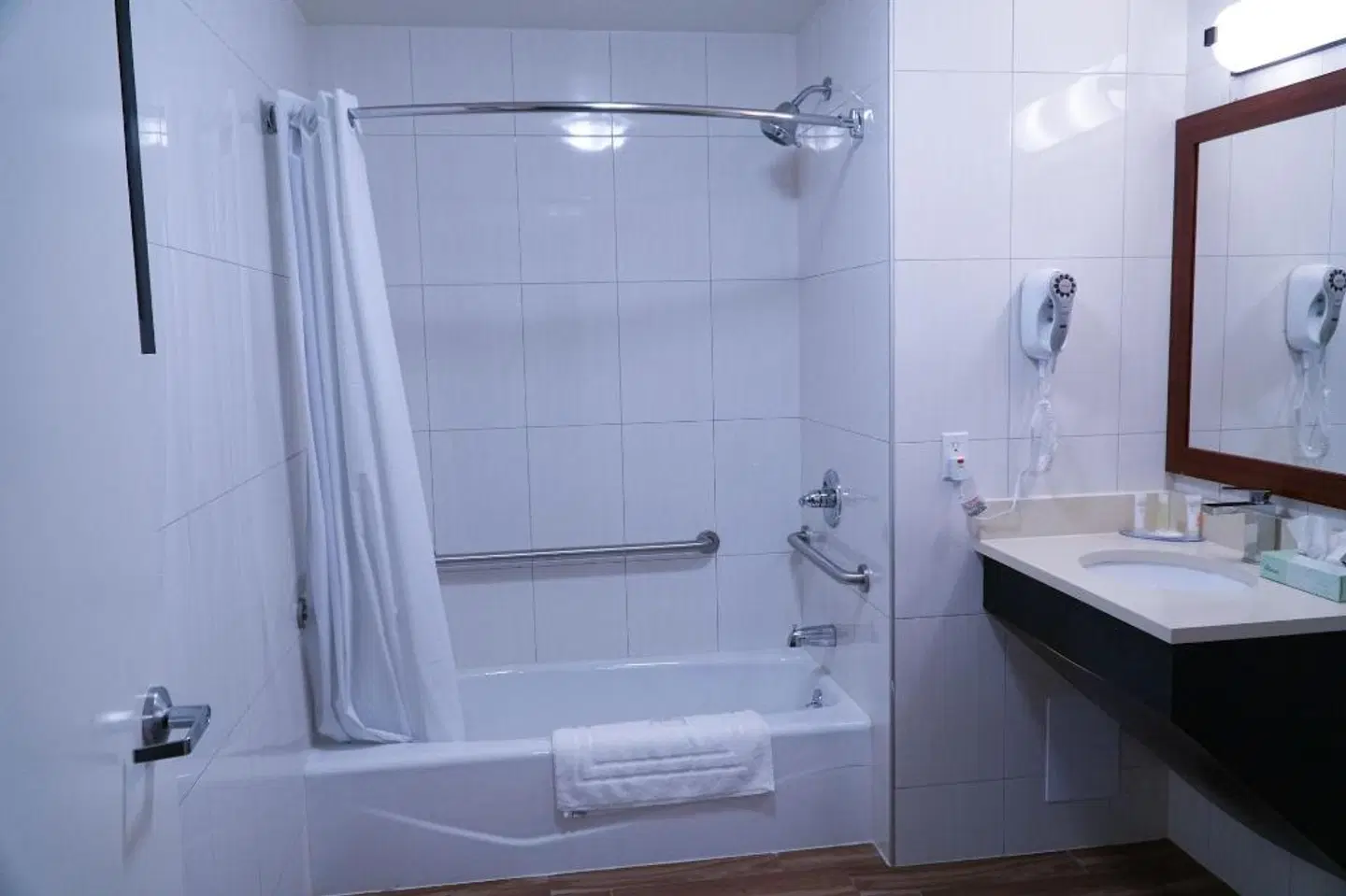 Hotel Mint JFK Airport Badezimmer