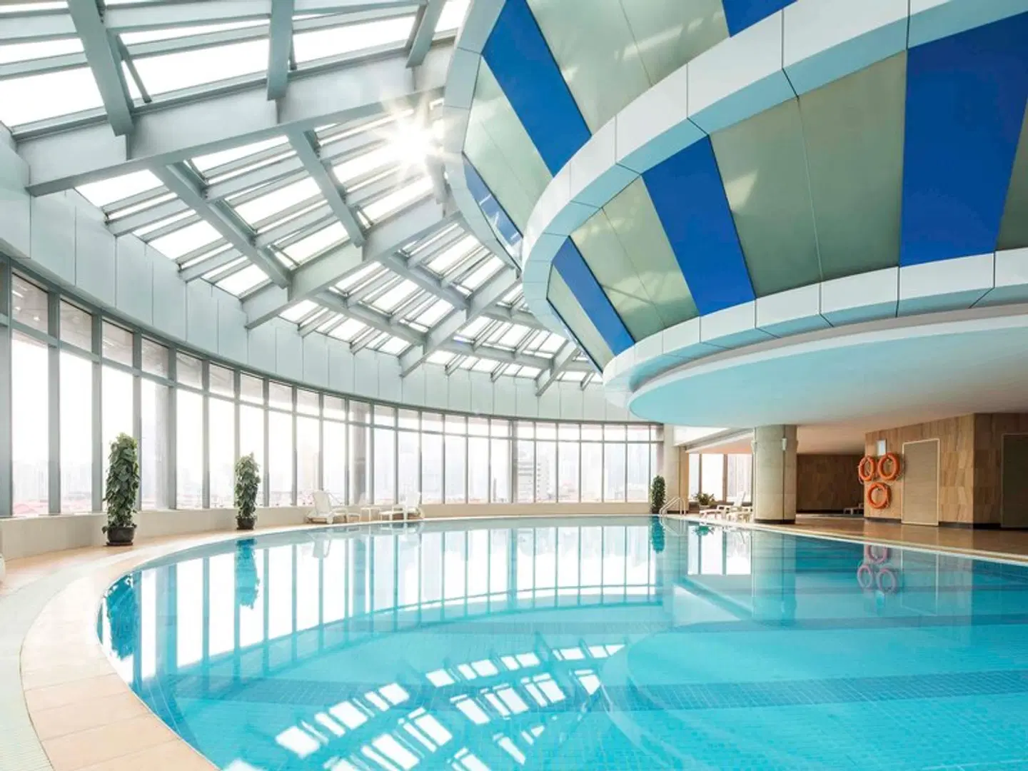 Novotel Shanghai Atlantis Hotel Hallenbad