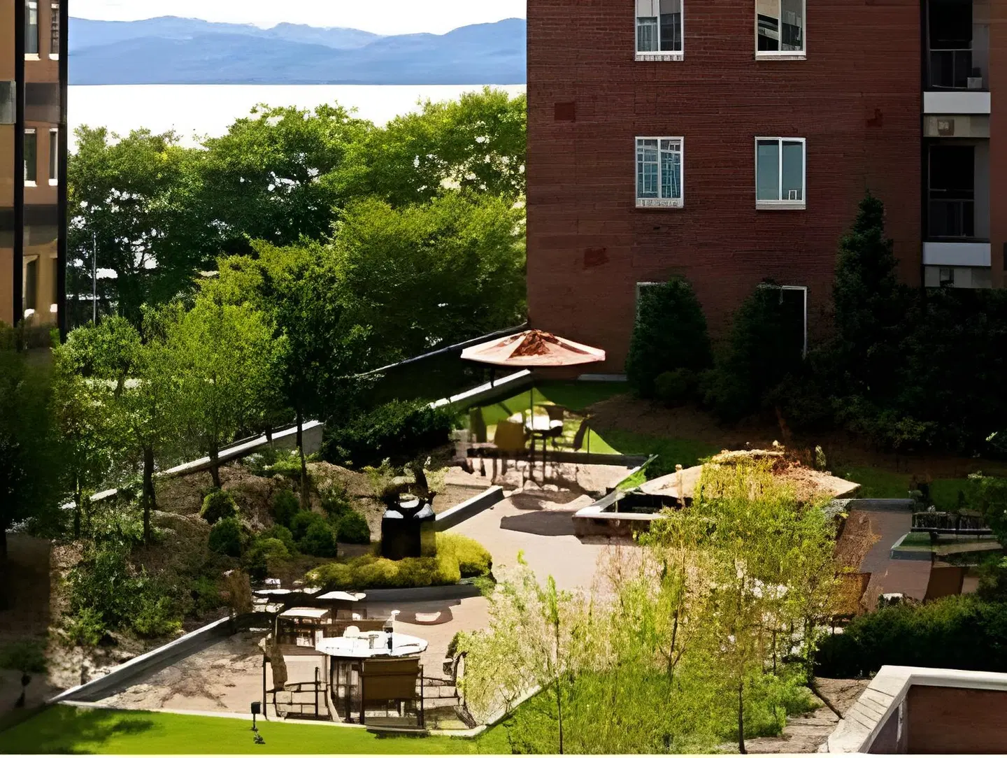 Courtyard by Marriott Burlington Harbor EXTERIOR