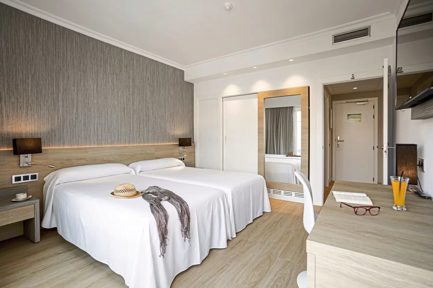 Simbad ROOM_EXAMPLE