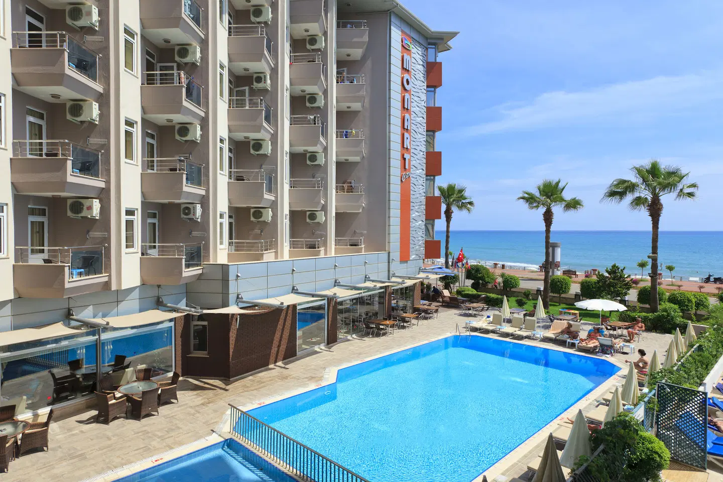Monart City Hotel OUTDOOR_POOL