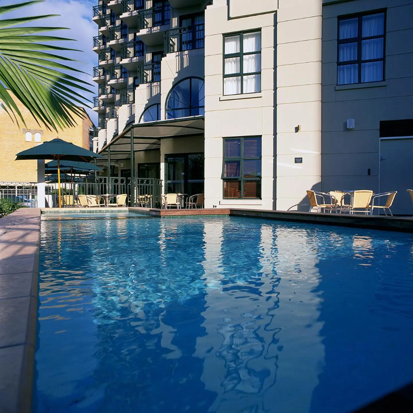 Parkside Hotel & Apartments OUTDOOR_POOL