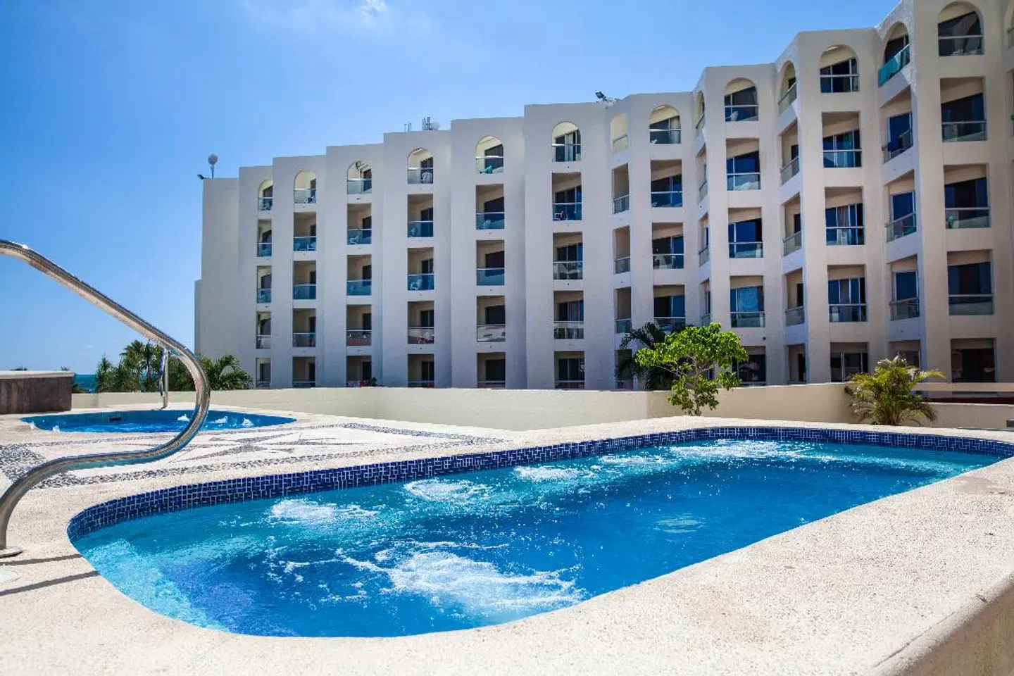 Aquamarina Beach Hotel OUTDOOR_POOL