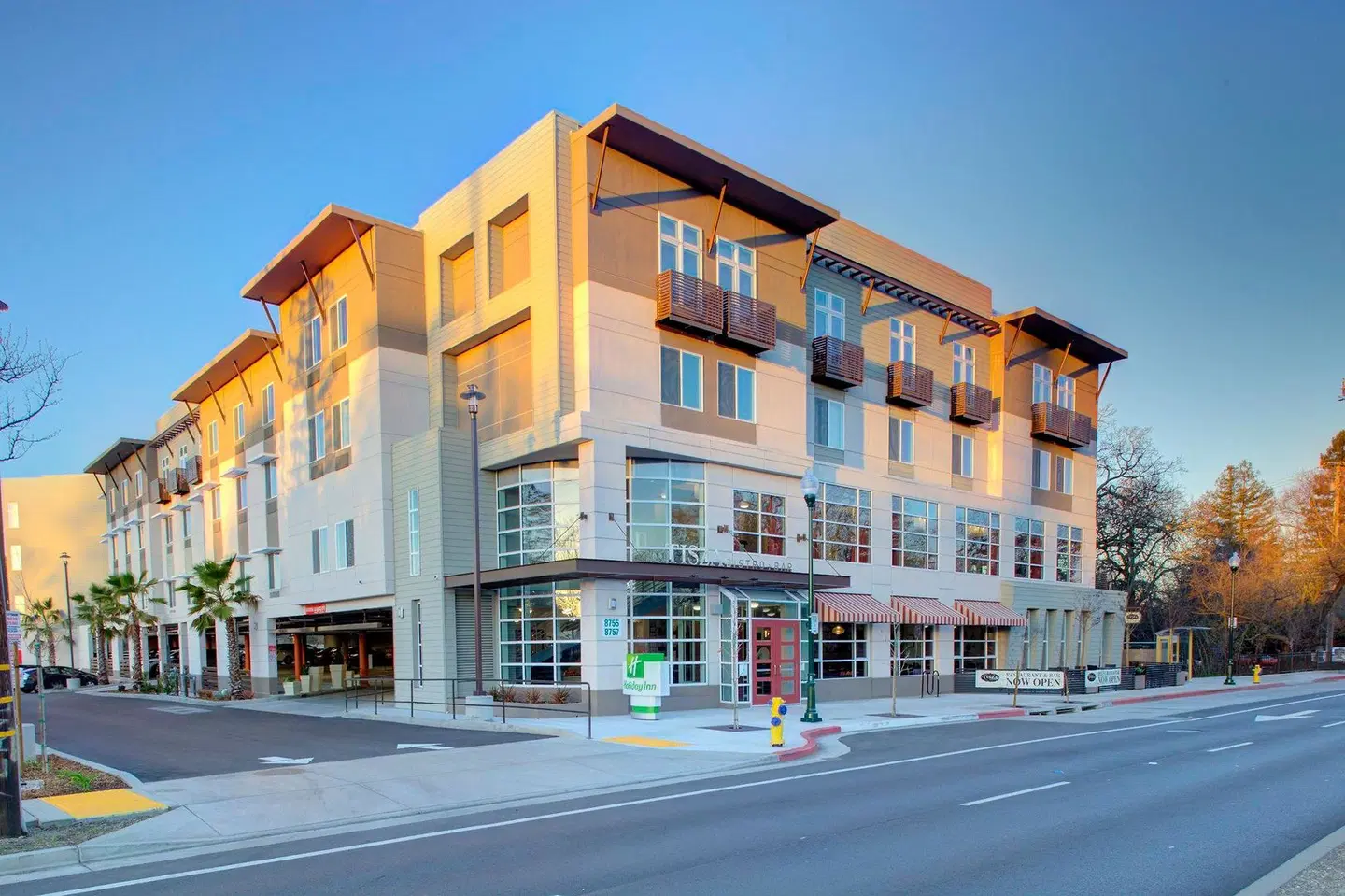 Holiday Inn Windsor - Wine Country by IHG EXTERIOR