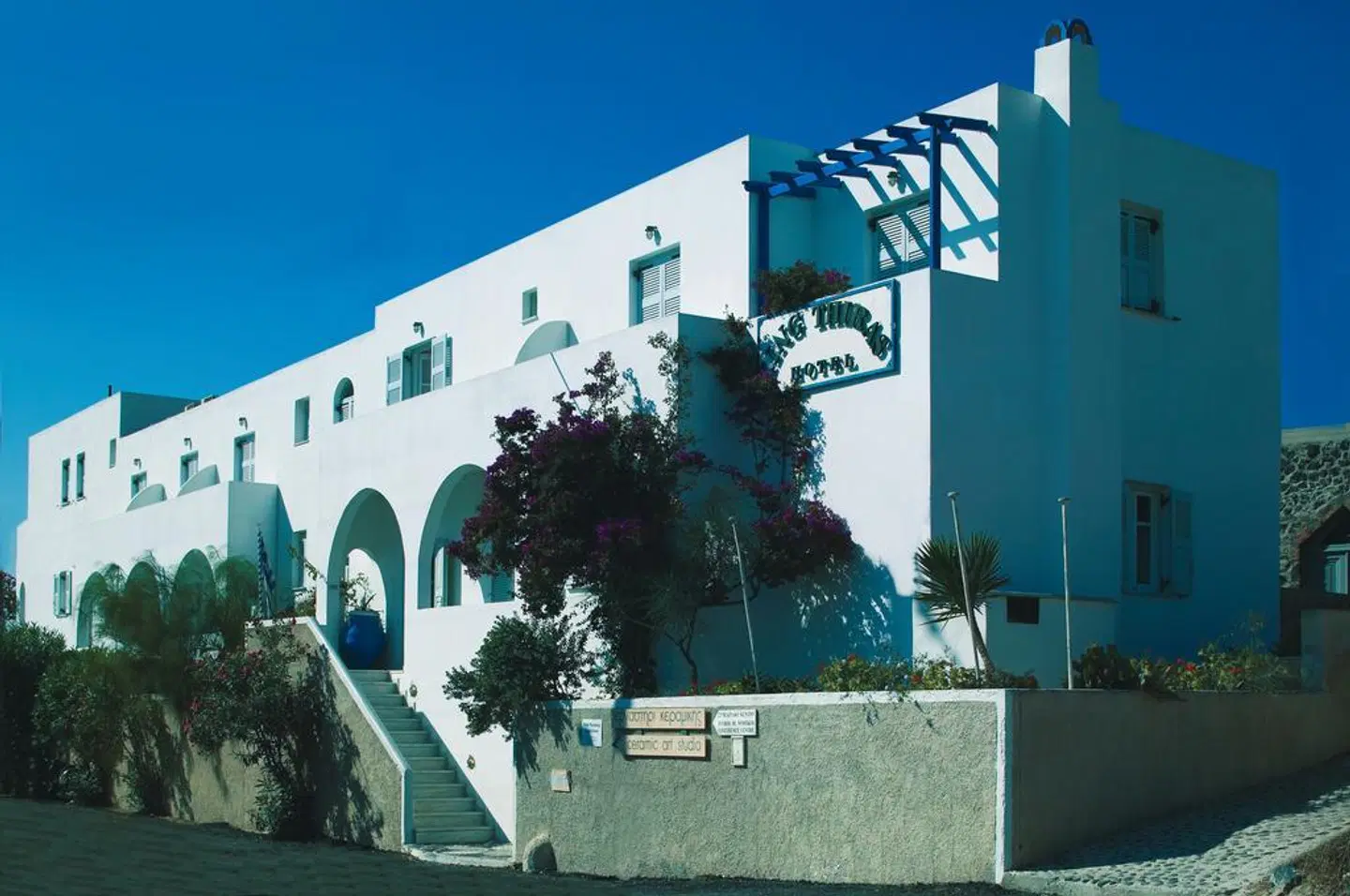 King Thiras Hotel EXTERIOR