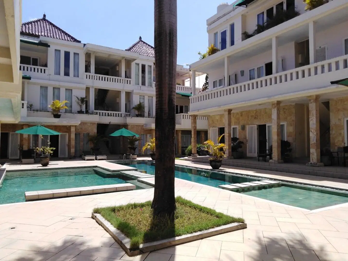 Bali Court Hotel and Apartment EXTERIOR
