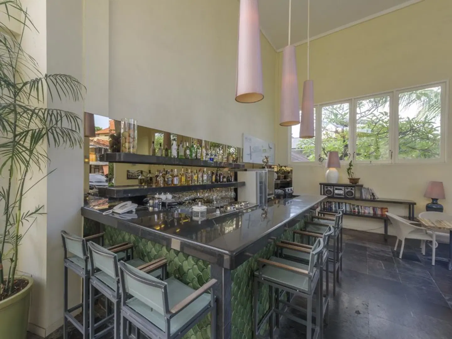 Bali Court Hotel and Apartment BAR