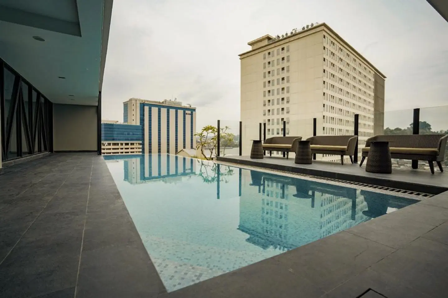 Awann Sewu Boutique Hotel and Suite OUTDOOR_POOL