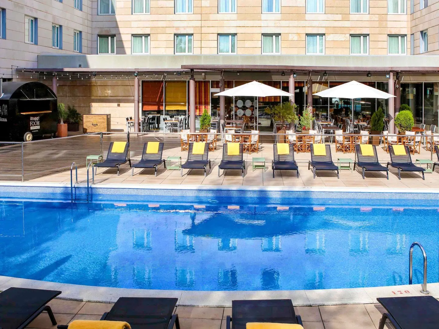 Novotel Barcelona Cornella Hotel OUTDOOR_POOL