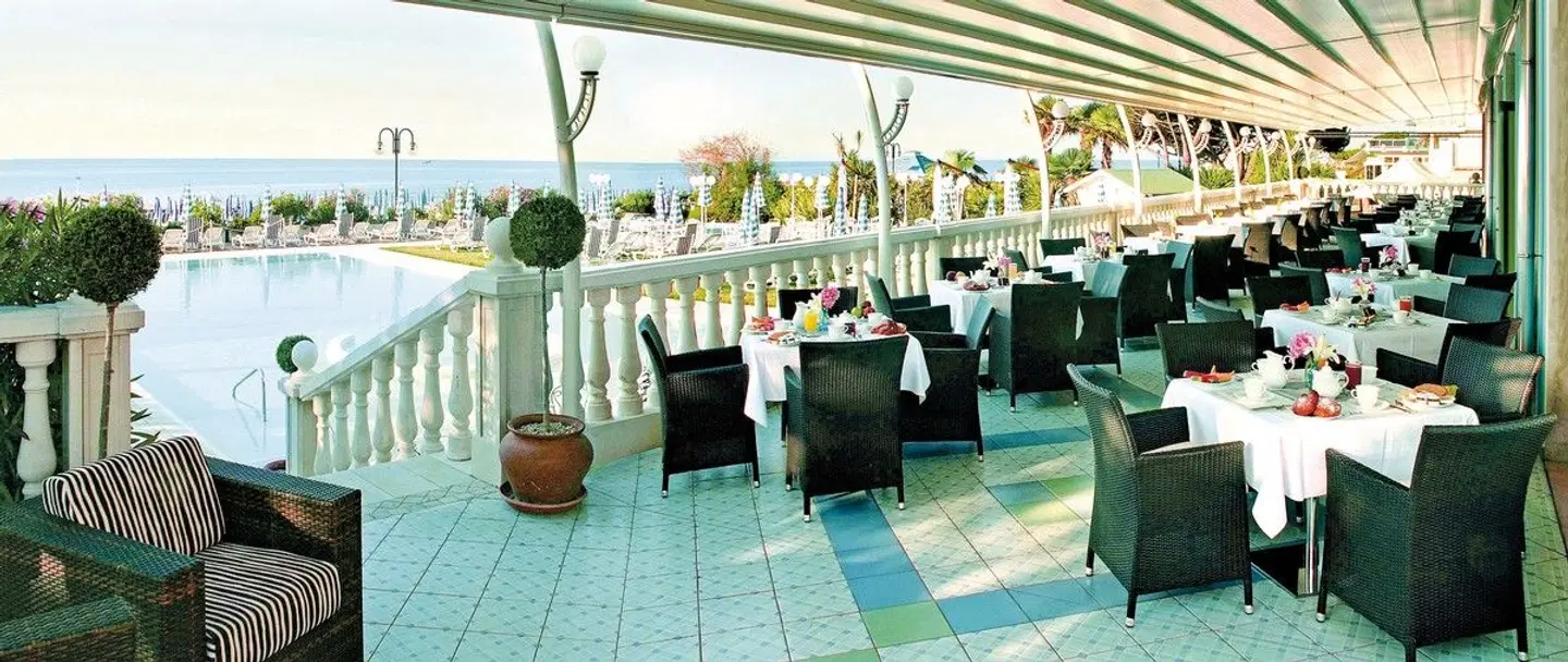 Le Soleil Bar