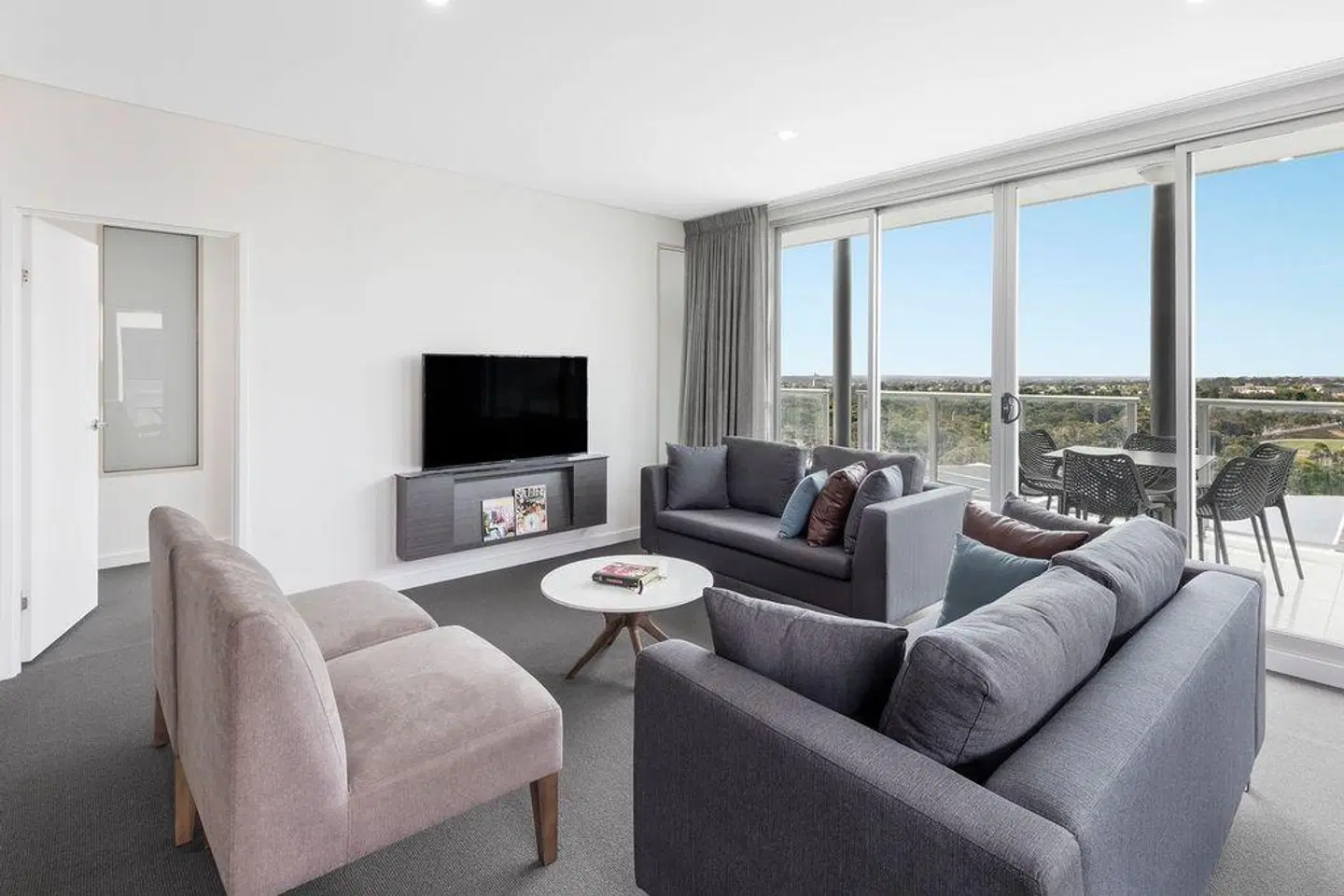Oaks Adelaide Embassy Suites ROOM_EXAMPLE