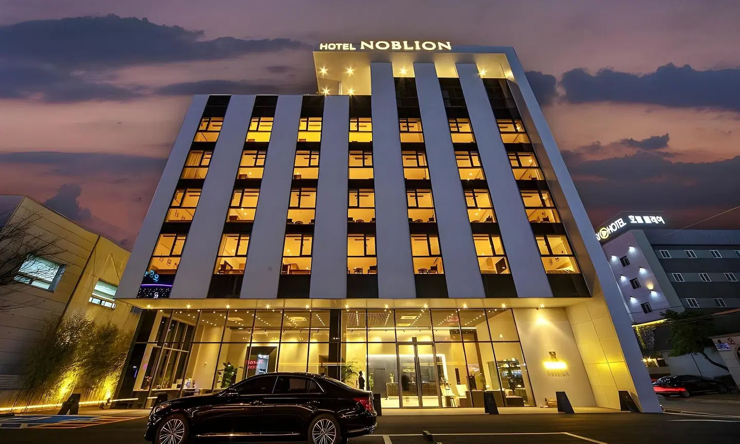 Noblion Hotel EXTERIOR