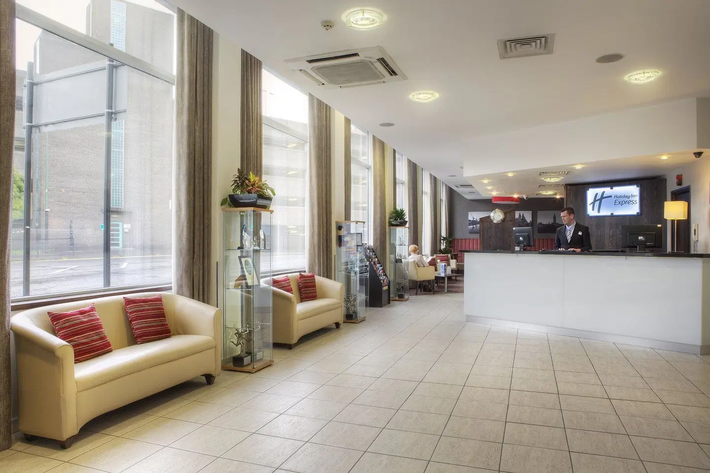 Holiday Inn Express Glasgow - City Center Theatreland by IHG LOUNGE_LOBBY