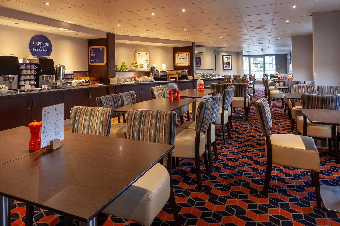 Holiday Inn Express Glasgow - City Center Theatreland by IHG Bar