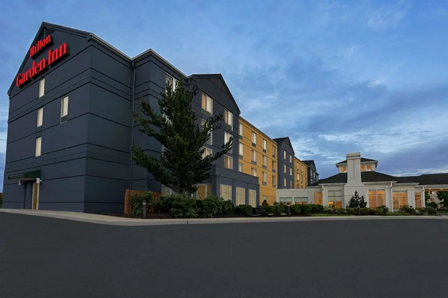Hilton Garden Inn Allentown Bethlehem Airport EXTERIOR