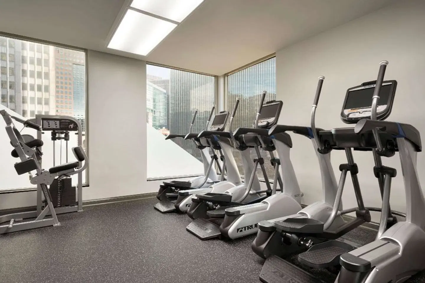 Wyndham Grand Pittsburgh Downtown SPORTS_AND_LEISURE