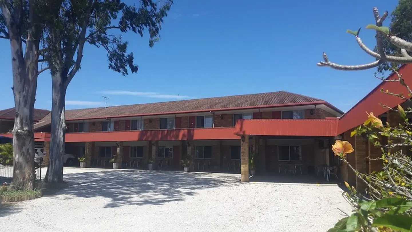 Chaparral Motel EXTERIOR