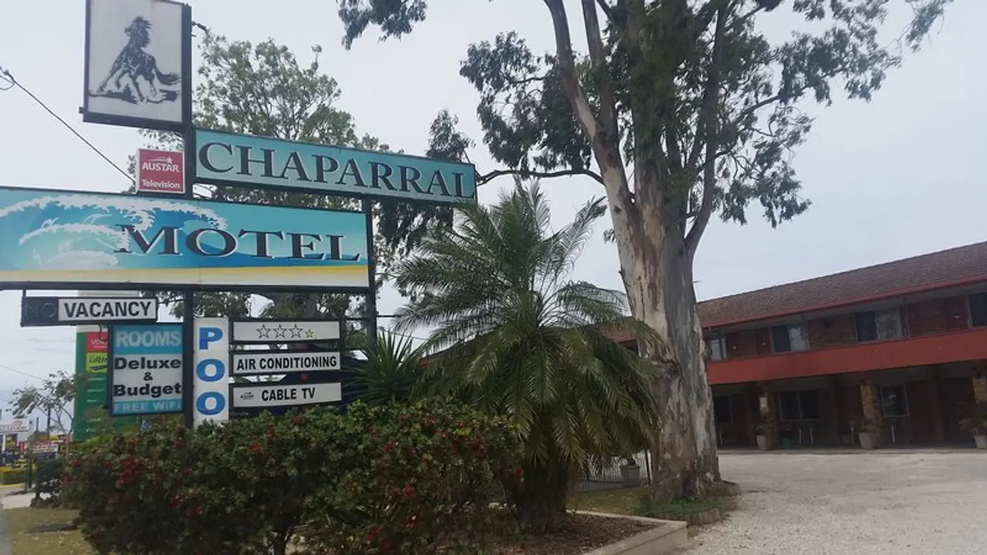 Chaparral Motel EXTERIOR