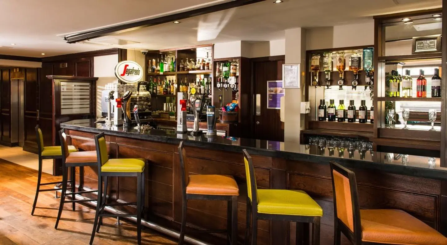 Leonardo Inn Glasgow West End Bar