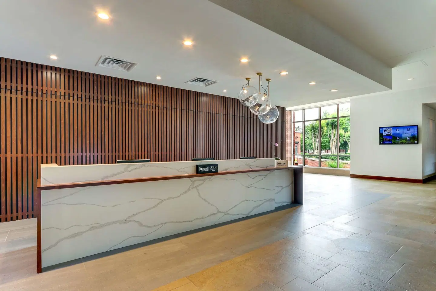 The Chattanoogan Hotel, Curio Collection by Hilton LOUNGE_LOBBY
